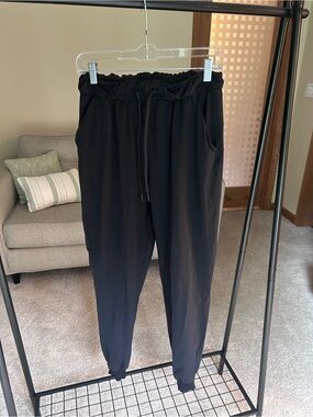 lululemon athletica women’s  Black Drawstring Joggers
